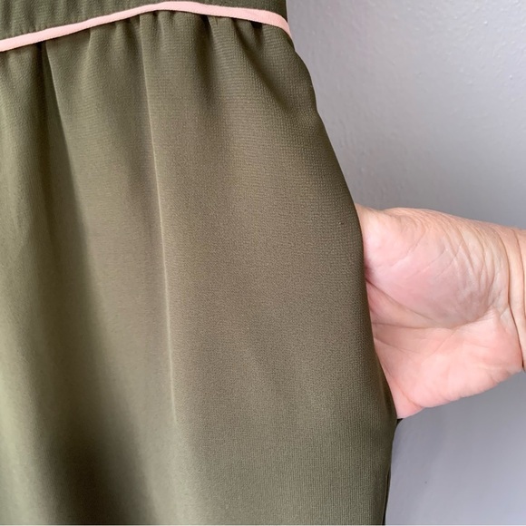 ModCloth army green chiffon jumpsuit with peach trim and flutter sleeves. Size L - Picture 13 of 15